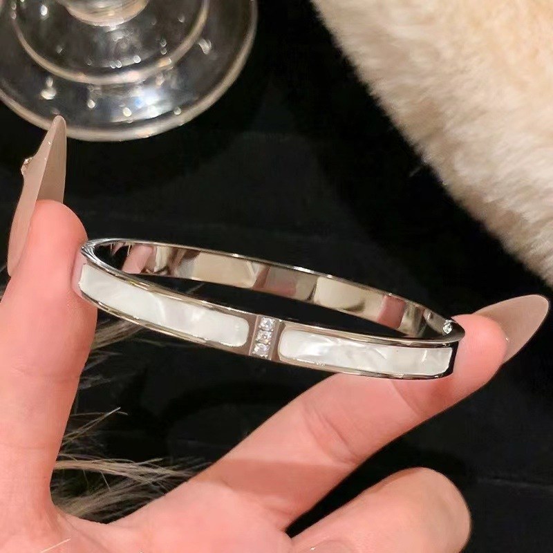 Three diamond white shell silver