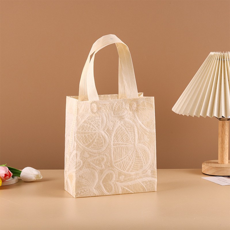 Beige big heart; 20*18*8; patterned non-woven fabric