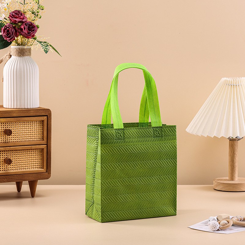 Green bamboo leaves - Green rice dumpling leaves; 20*18*8; patterned non-woven fabric
