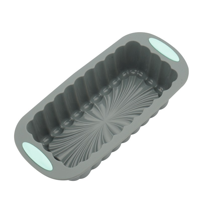 9-inch lace-edged toast pan