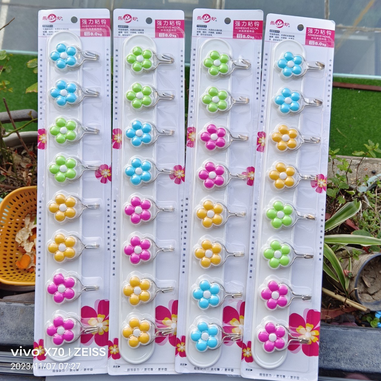 8 plum blossoms - Adhesive hook3