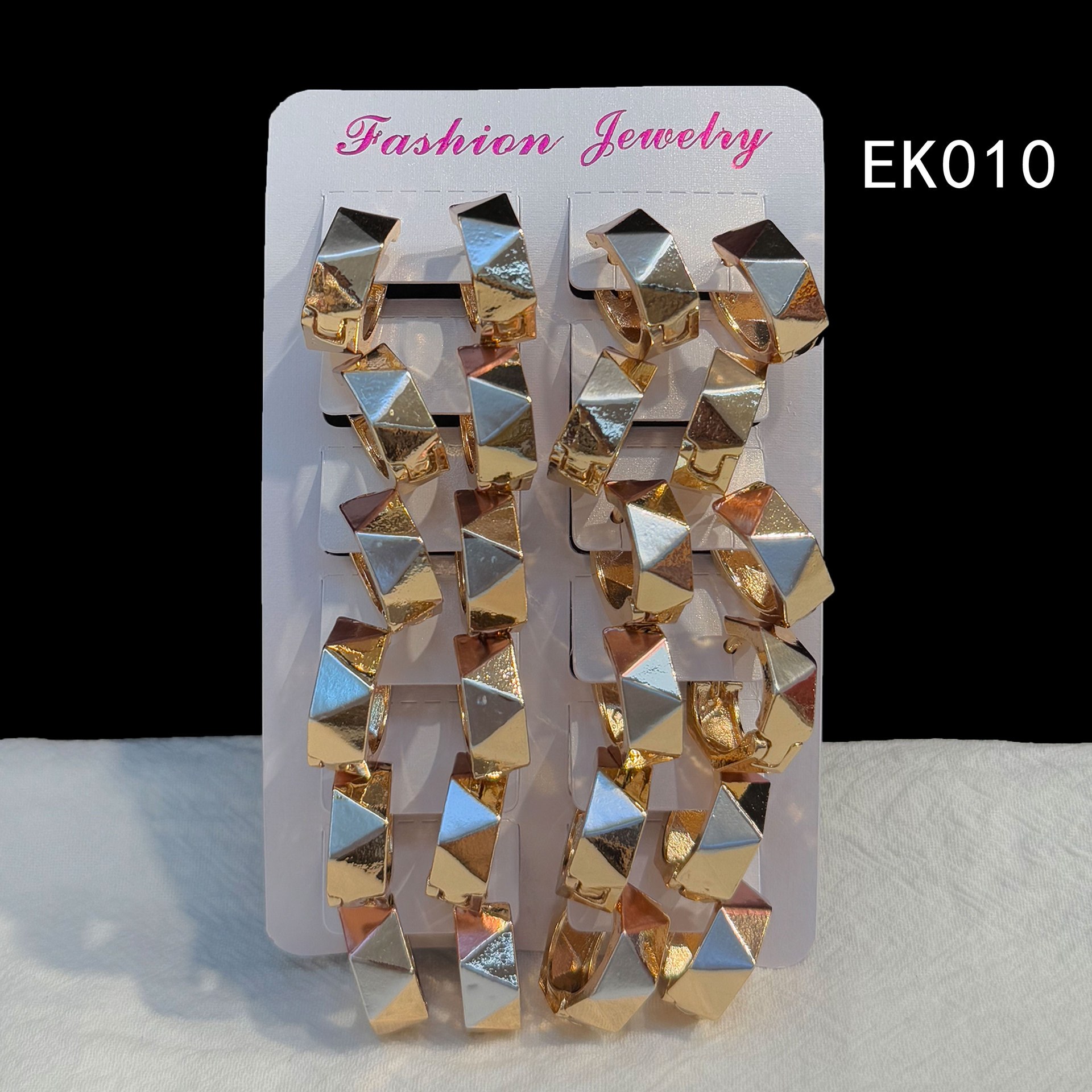 EK010