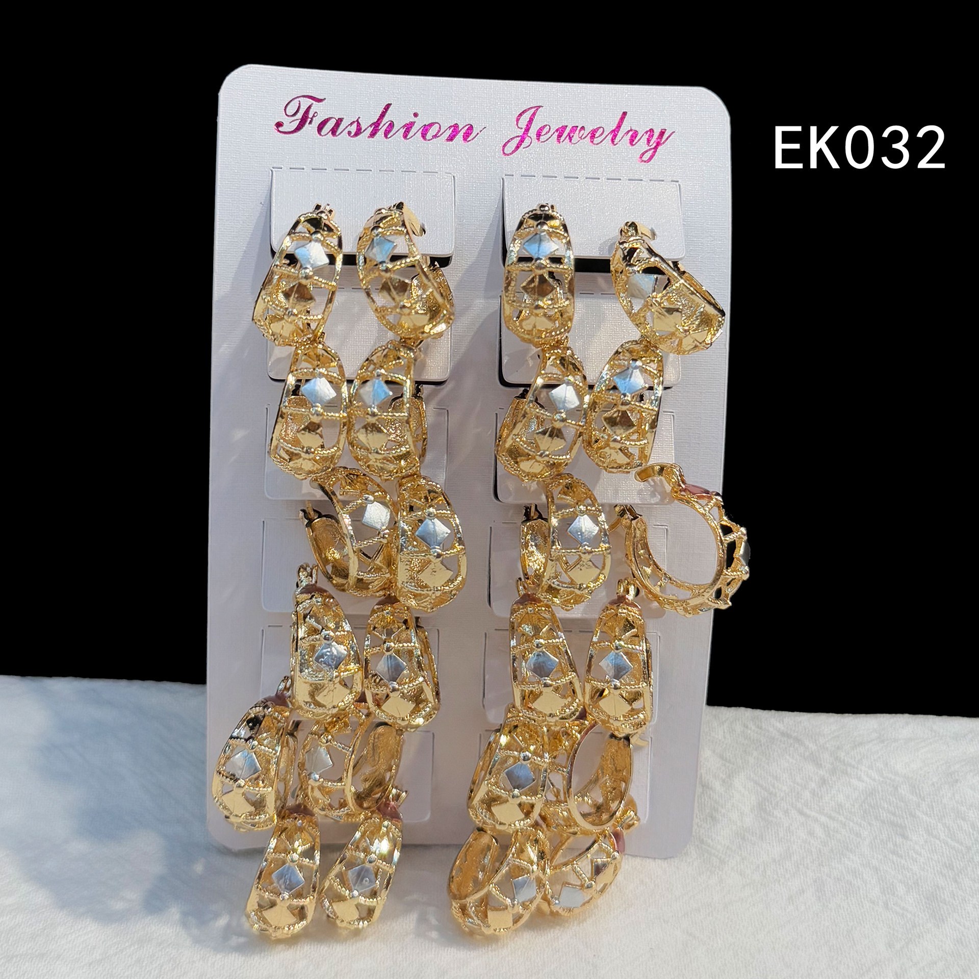 EK032