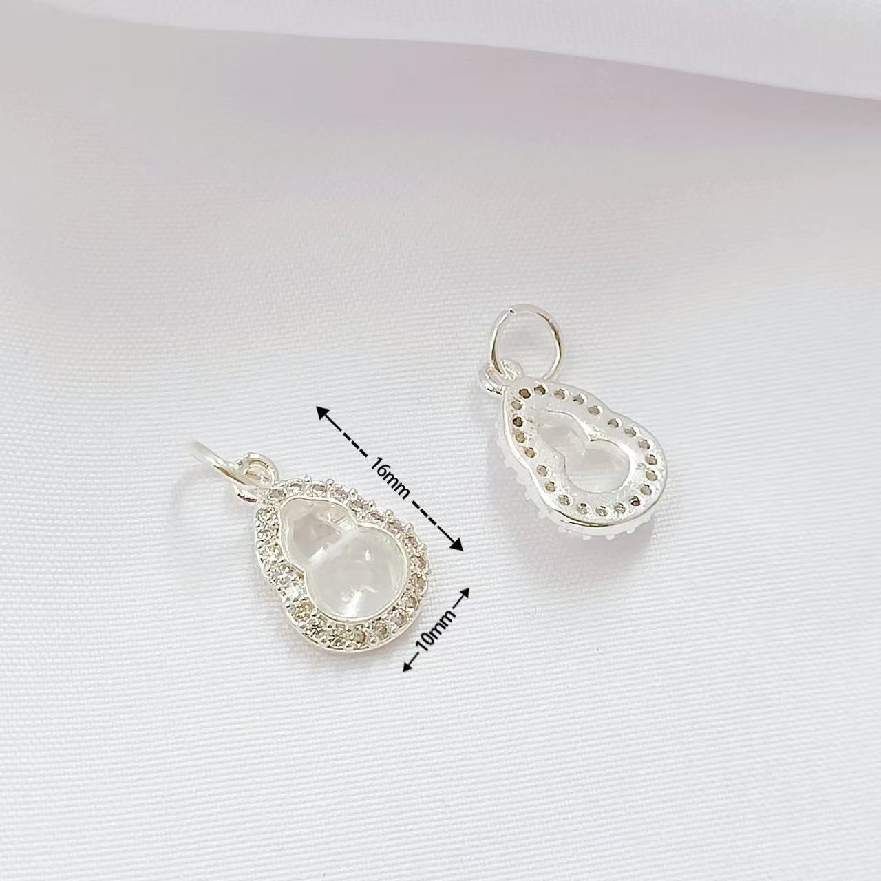 1 bright silver transparent zirconium gourd pendant